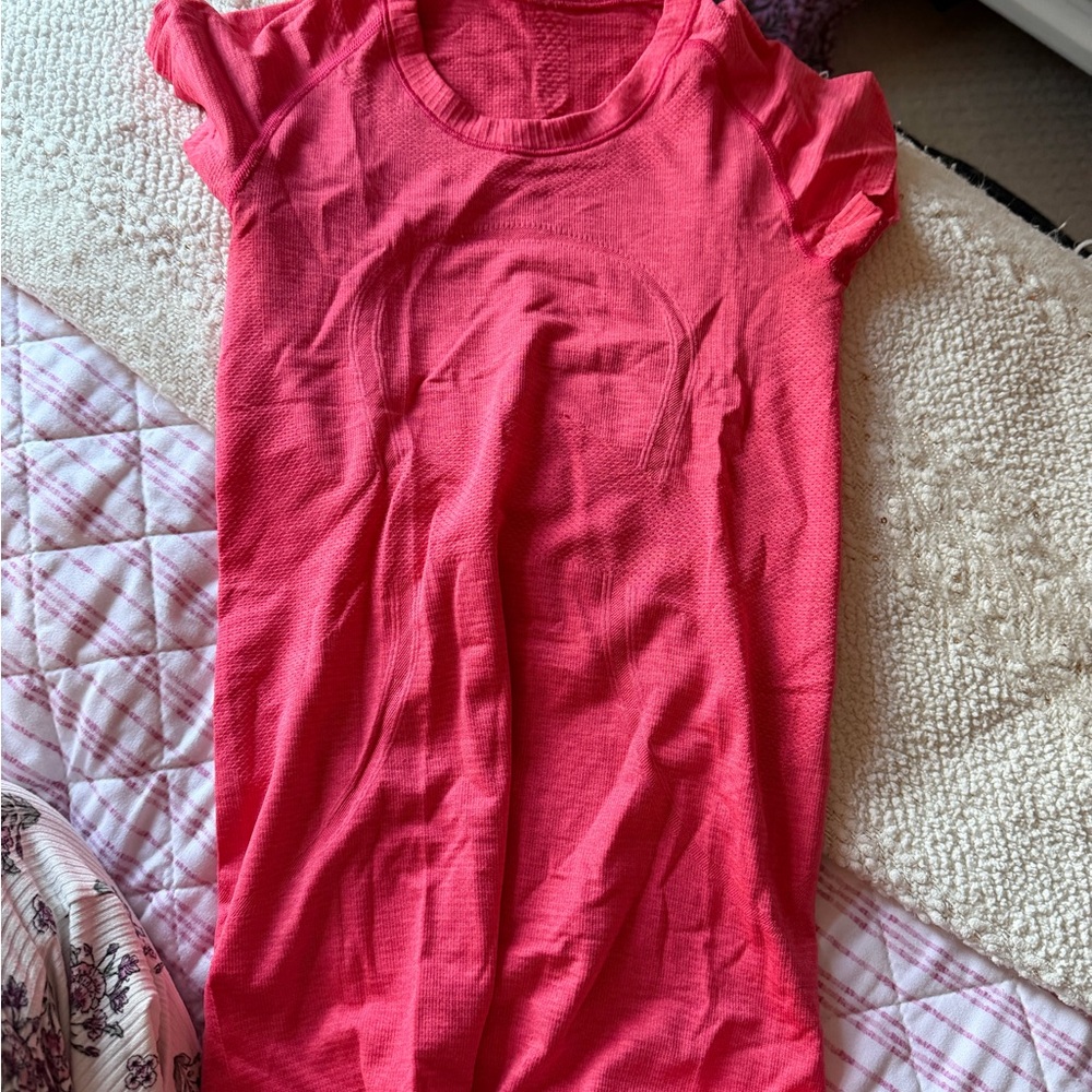Women’s swiftly tech Lululemon workout tee